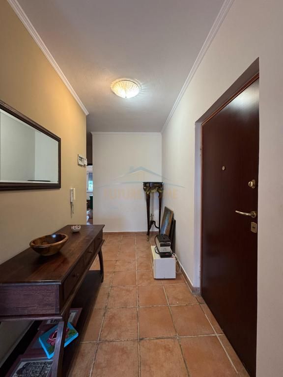 Qira, Penthouse 3+2+2 tek rruga Andon Zako Cajupi, Stadiumi Dinamo, Tiranë.