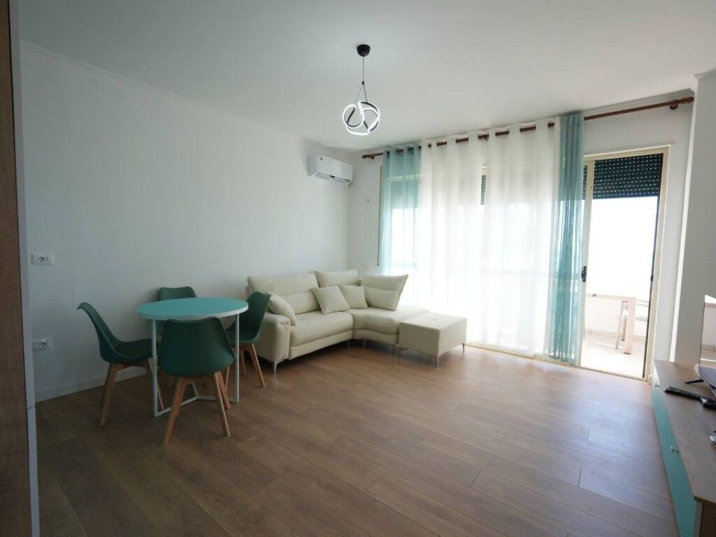 JEPET ME QERA SUPER APARTAMENT 1+1 ME PQMJE DETI NE PLAZH DURRES