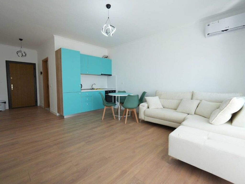 JEPET ME QERA SUPER APARTAMENT 1+1 ME PQMJE DETI NE PLAZH DURRES