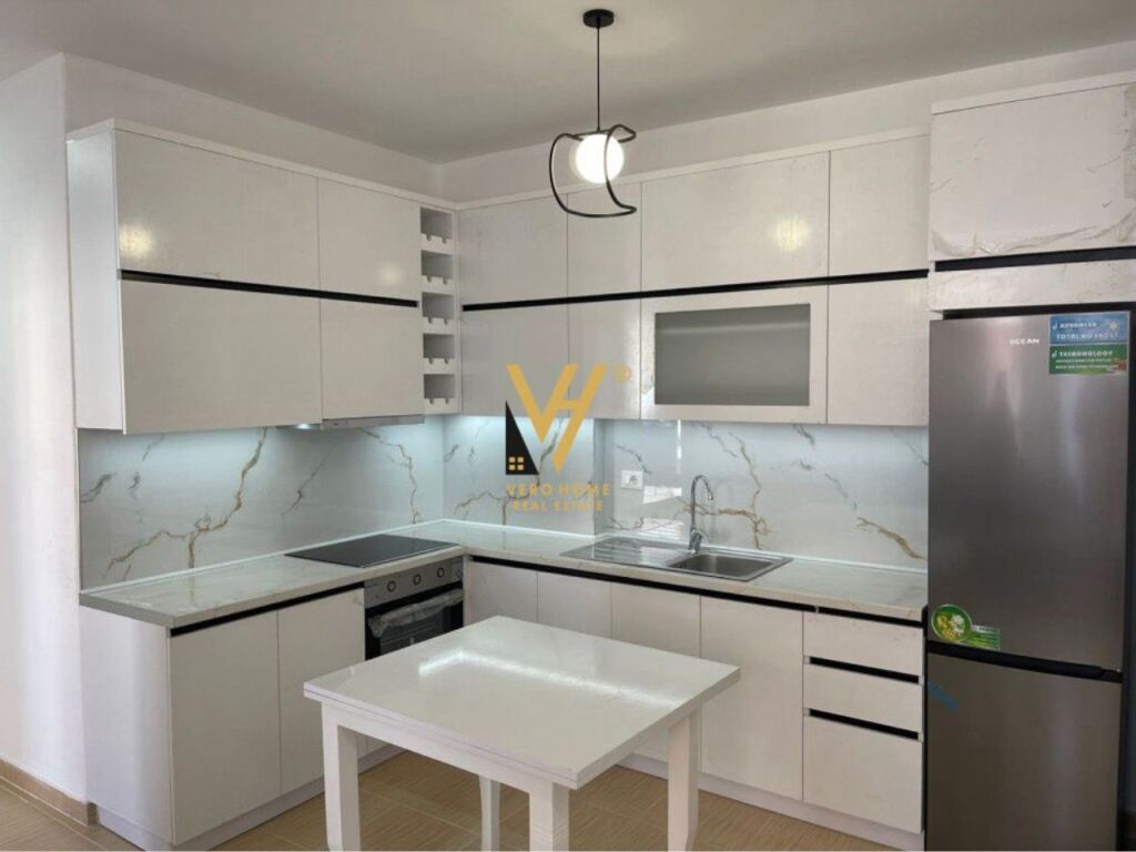 JEPET APARTAMENT 2+1+2+BLK ME QERA TE KOM. AVID, BULEVARDI I RI 650 EURO