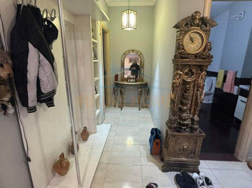 Shitet, Apartament 2+1, Unaza e Re