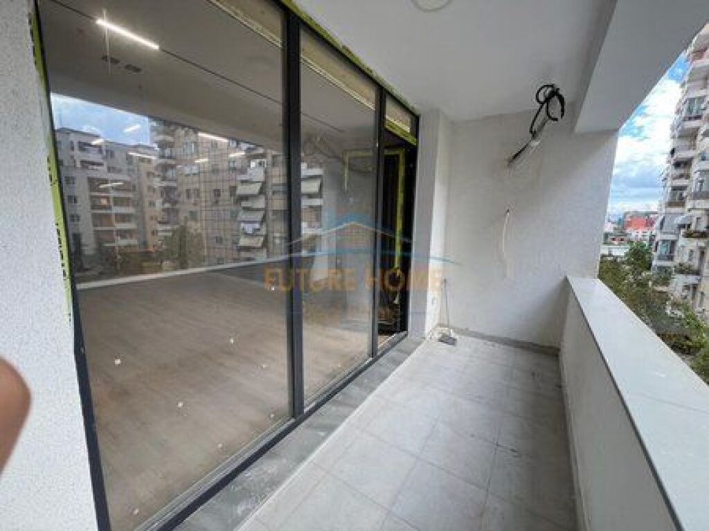 Shitet , Apartament 3+1+2 , Unaza e Re