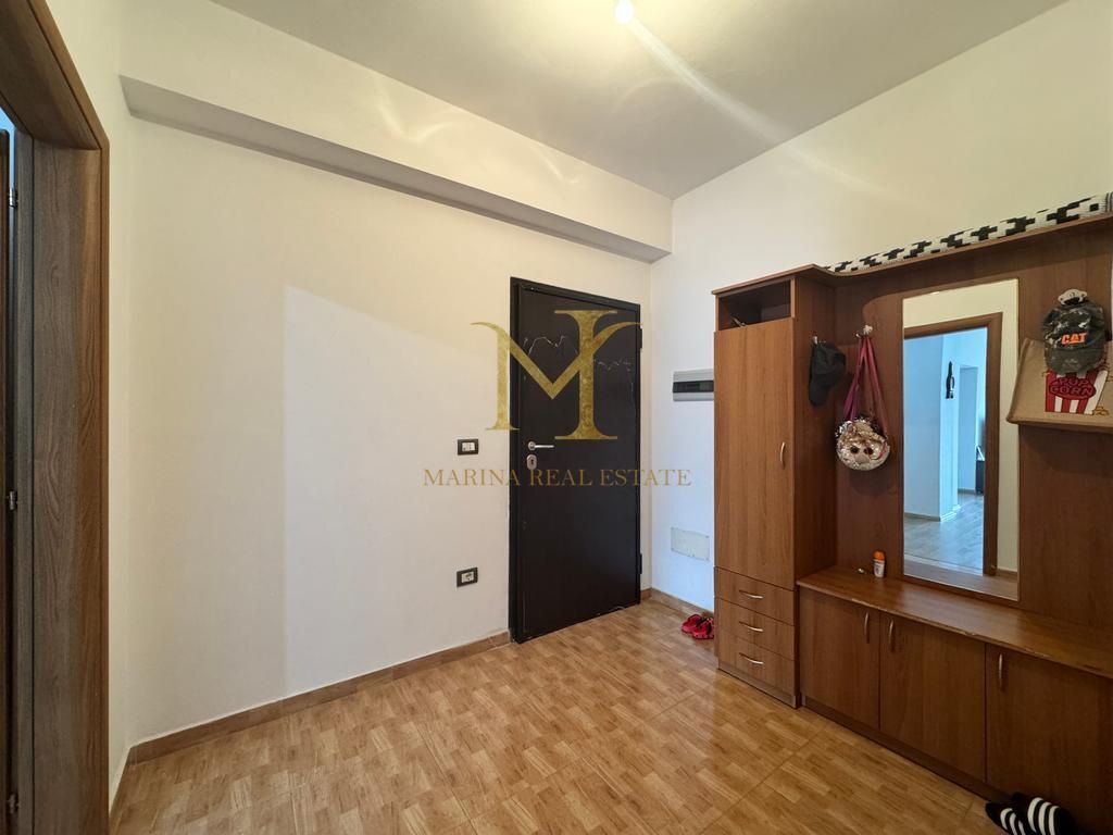Jepet me qera apartament ne Durres, Stacioni e Trenit, 2+1+2+balkon