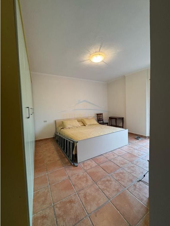Qira, Penthouse 3+2+2 tek rruga Andon Zako Cajupi, Stadiumi Dinamo, Tiranë.