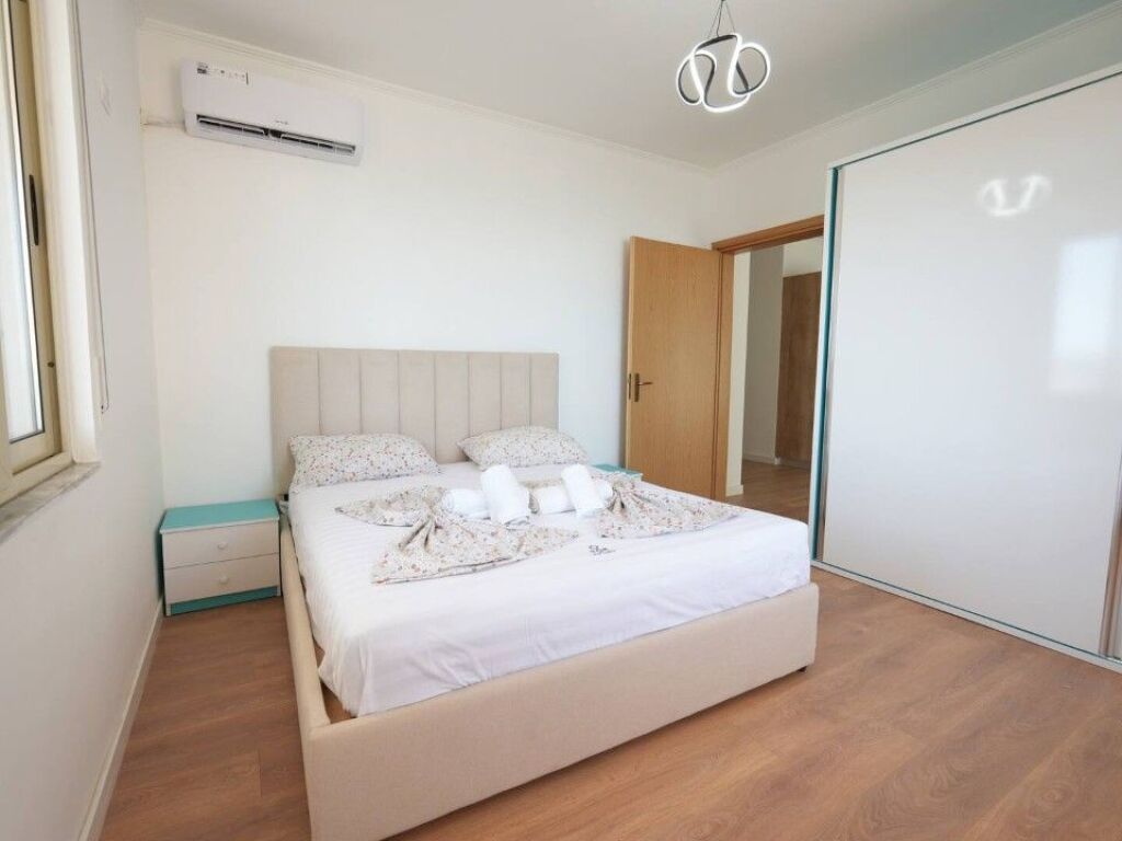 JEPET ME QERA SUPER APARTAMENT 1+1 ME PQMJE DETI NE PLAZH DURRES