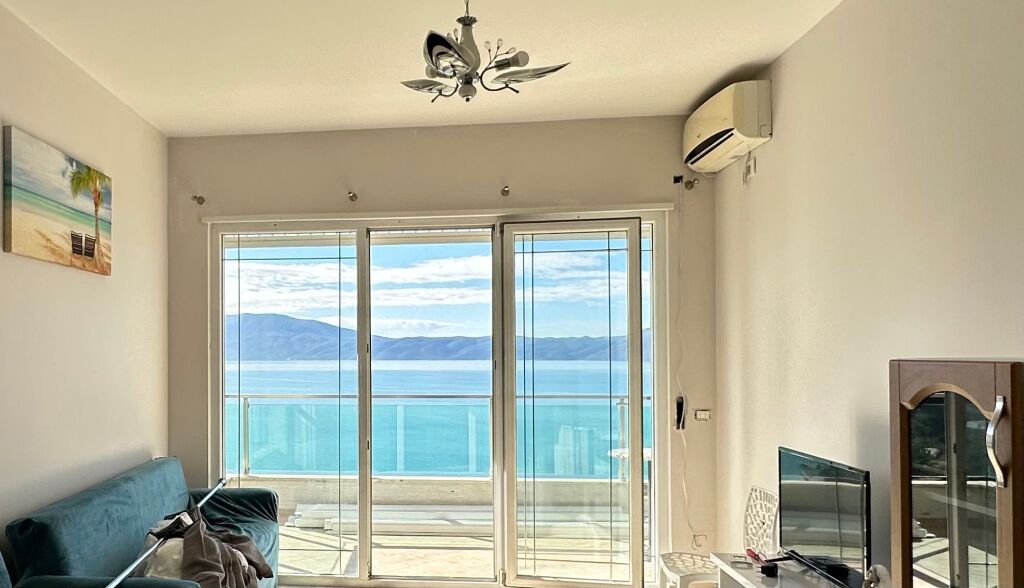 Apartament me pamje të plotë nga deti për qira afatgjatë Vlorë