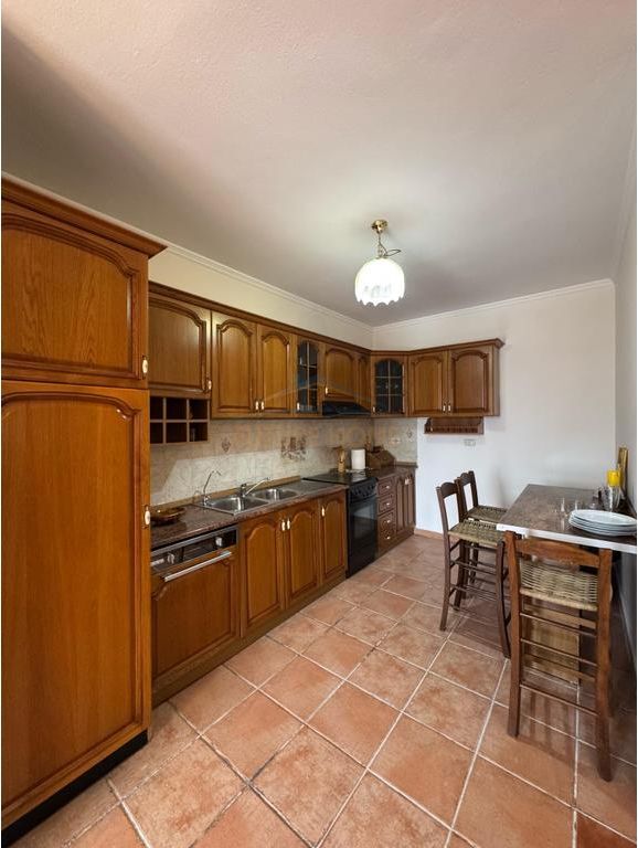 Qira, Penthouse 3+2+2 tek rruga Andon Zako Cajupi, Stadiumi Dinamo, Tiranë.