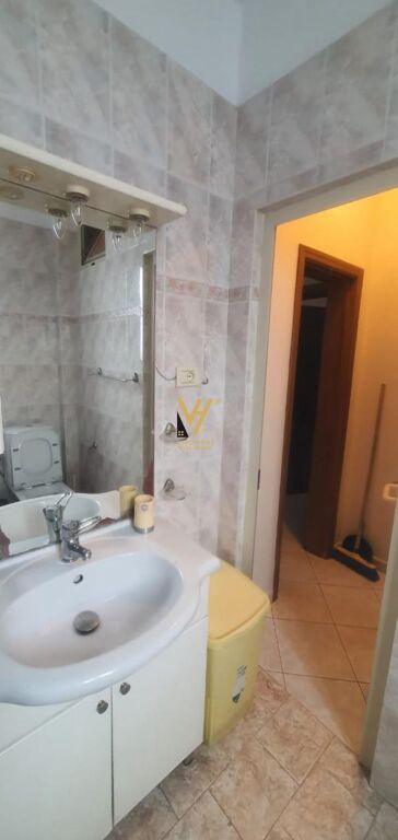 JEPET APARTAMENT 2+1+2 ME QIRA TE ALI DEMI 60.000 LEKE
