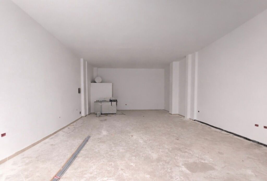 Commercial unit for rent in Astir