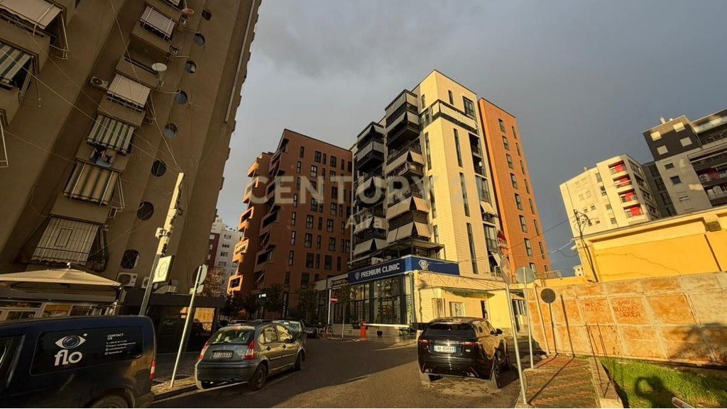 Apartament 3+1+2 per shitje tek Rruga e Kosovarve
