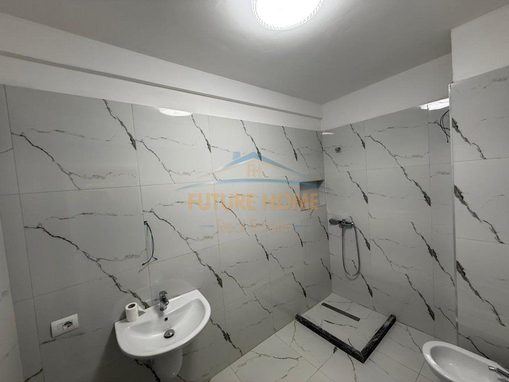 Qera, Ambient per zyra, Zogu i Zi,Tiranë