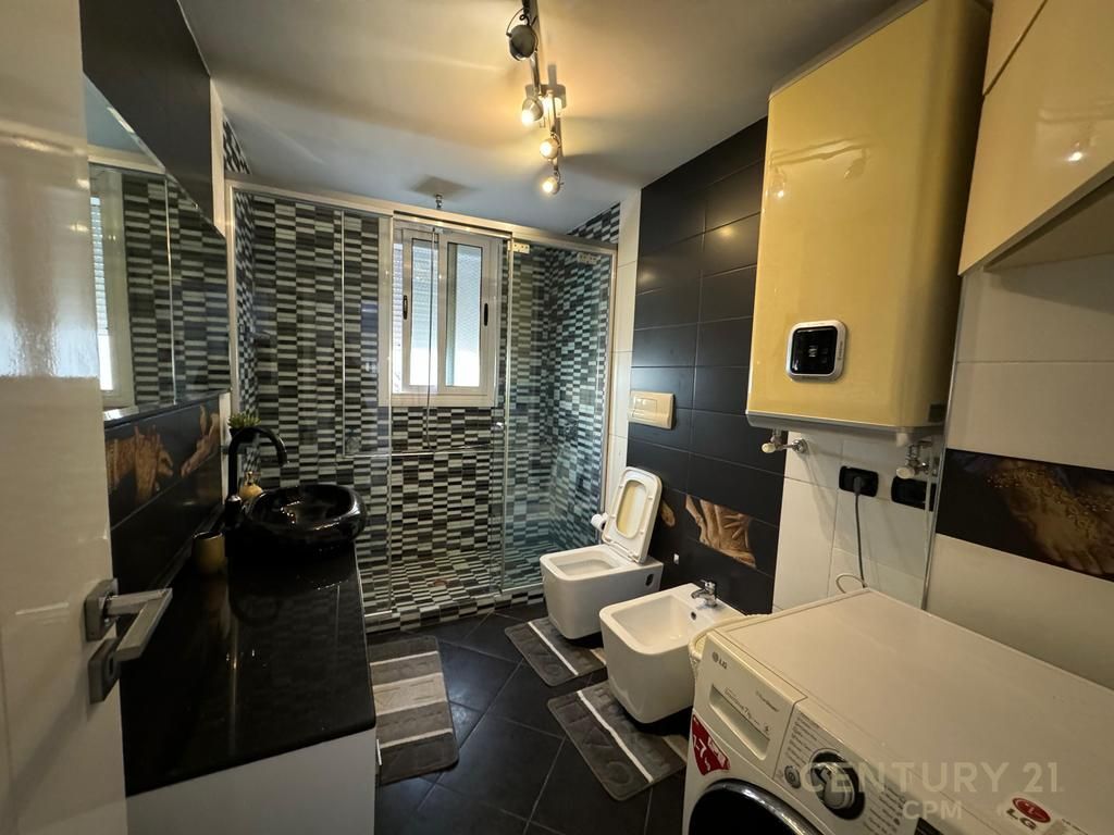 2+1 apartment for rent at Komuna e Parisit