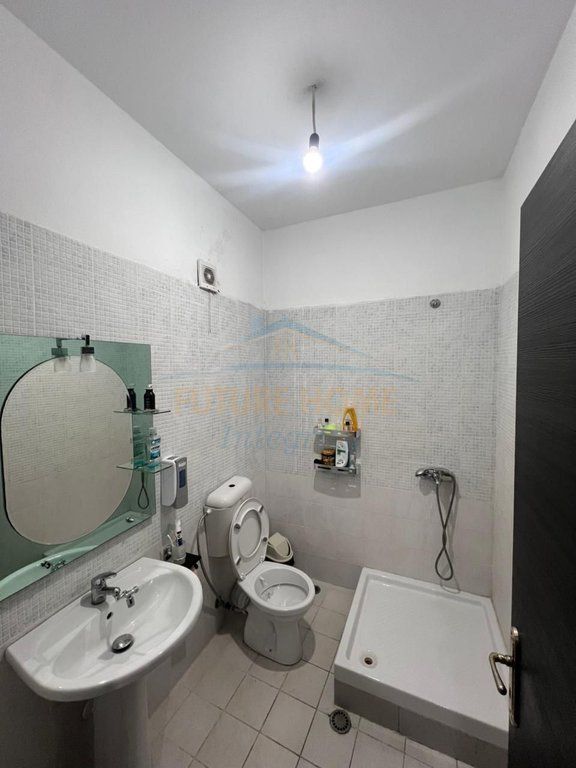 Shitet, Apartament 2+1+2, Unaza e Re, Tiranë.