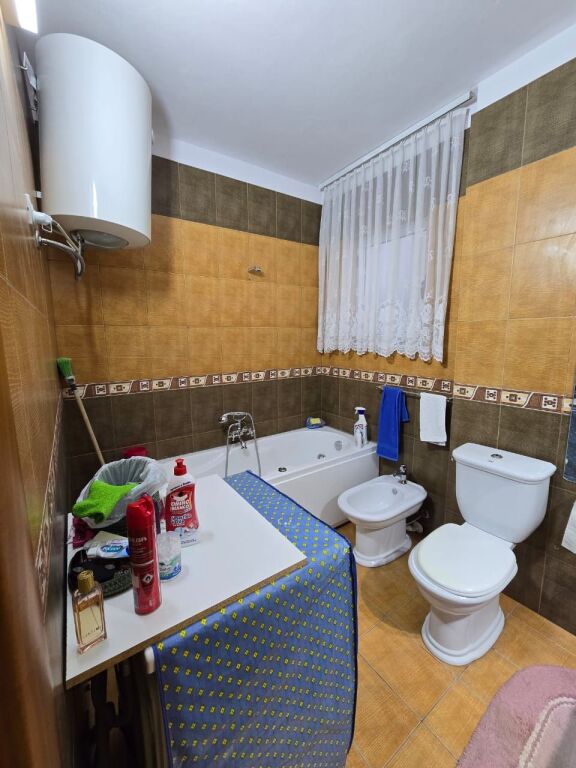 Shitet 2+1+2 ne Vlore  tek (Shtepia e Oficerave)
