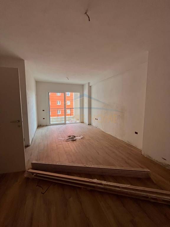 In vendita, Appartamento 1+1, Yzberisht, Tirana