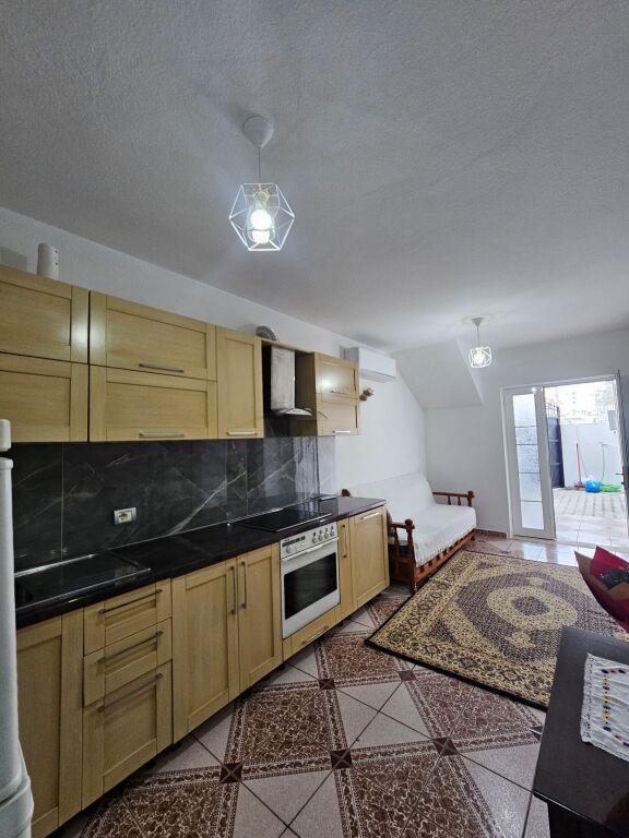 🏠 Casa privata: 1+1+cucina separata (400 euro/ mese)* 📍 *Jordan Misja - tra Don Boskos &amp; Blv te Ri* - completamente arredata  -Sup Totale: 70 m2