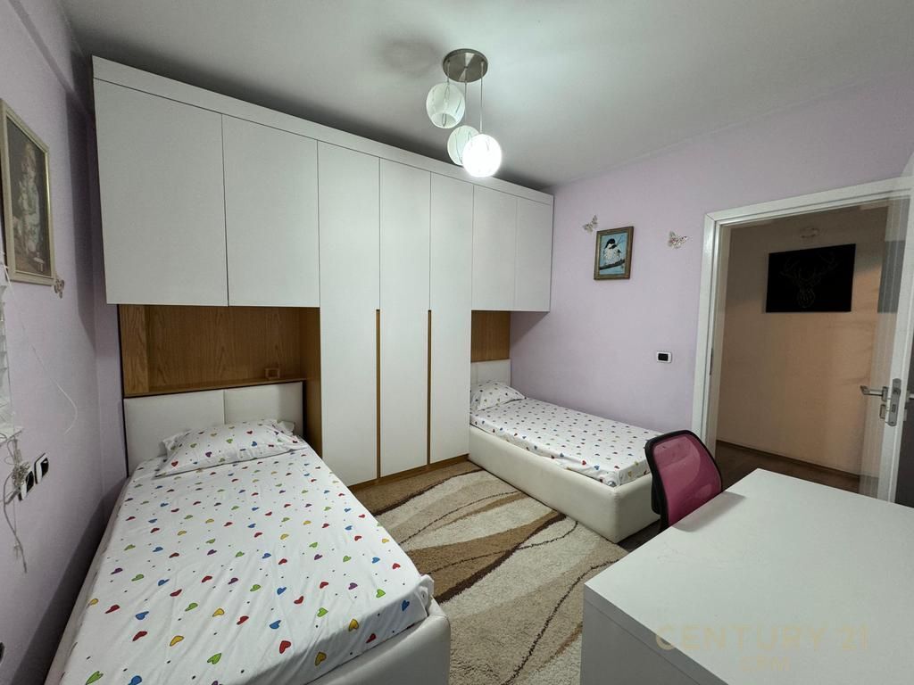 2+1 apartment for rent at Komuna e Parisit