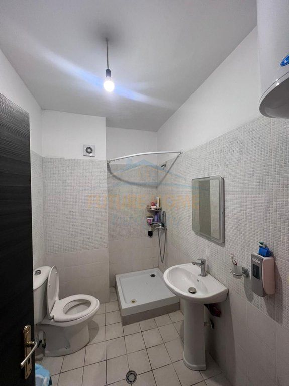 Shitet, Apartament 2+1+2, Unaza e Re, Tiranë.