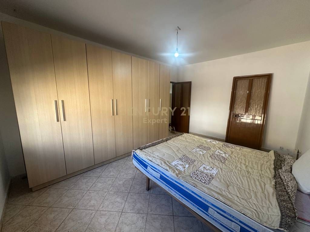 1+1 for sale in Kombinat