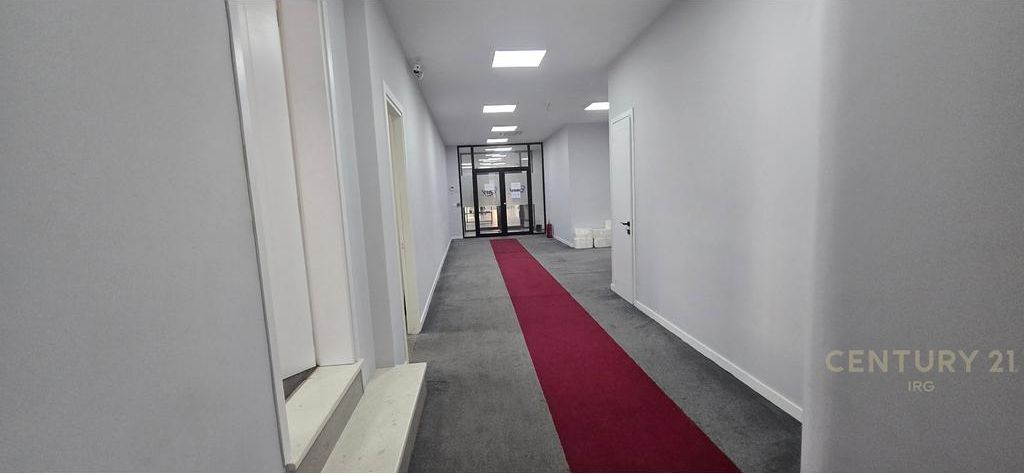 AMBIENTE COMMERCIALE IN VIA HOXHA TAHSIM! 5.000 € /Mese