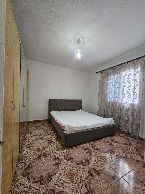 🏠 Casa privata: 1+1+cucina separata (400 euro/ mese)* 📍 *Jordan Misja - tra Don Boskos &amp; Blv te Ri* - completamente arredata  -Sup Totale: 70 m2
