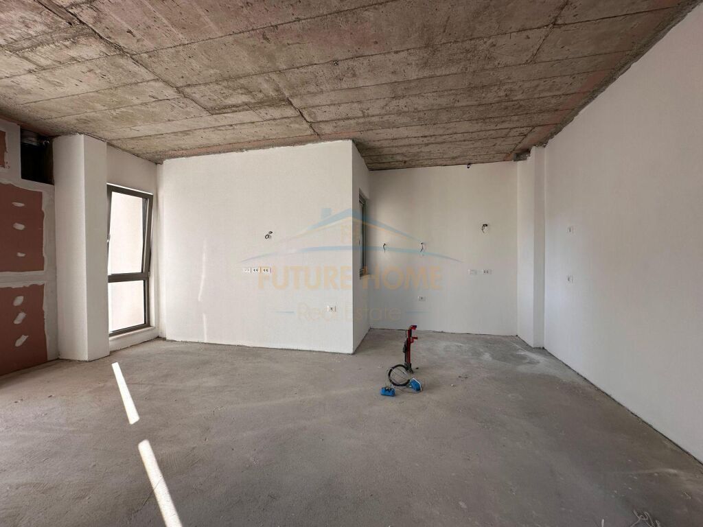 Shitet apartament 2+1+2 Green Valley Liqeni i Thate