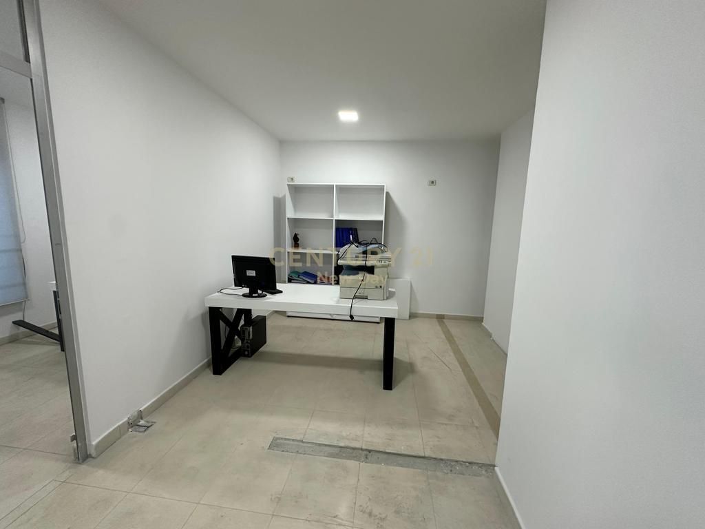 Ambjent Komercial Për Qira në Bulevardi Kryesor, Durrës - 700€ |86m²
