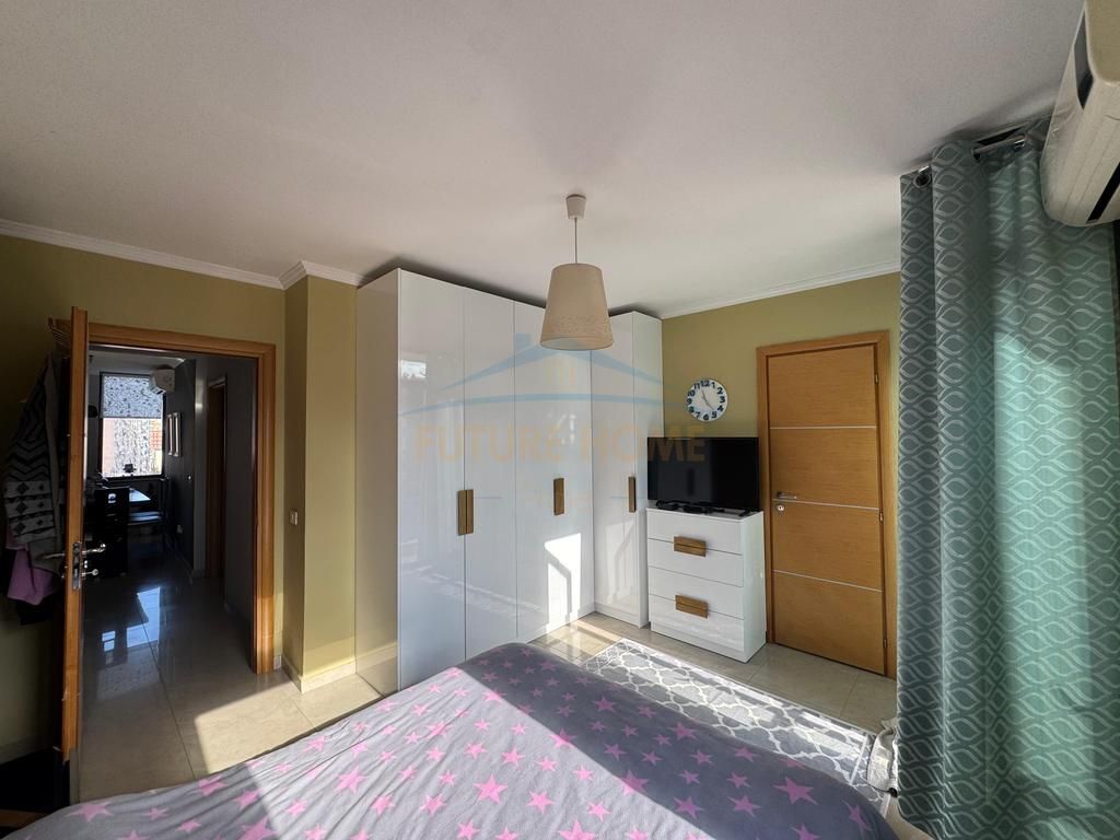 Shitet , Apartament 3+1+2 , Rruga e Kosovareve