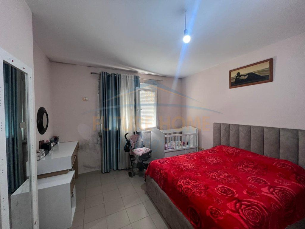 Shitet, Apartament 2+1+2, Unaza e Re, Tiranë.