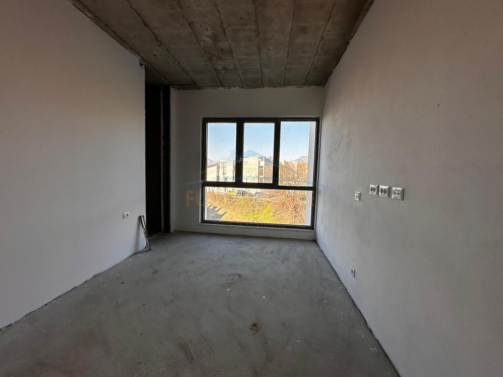 Shitet apartament 2+1+2 Green Valley Liqeni i Thate