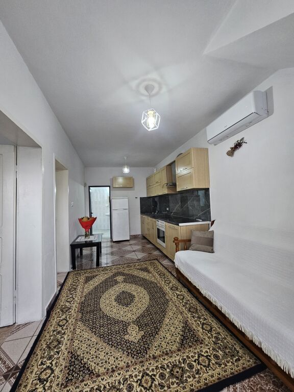 🏠 Casa privata: 1+1+cucina separata (400 euro/ mese)* 📍 *Jordan Misja - tra Don Boskos &amp; Blv te Ri* - completamente arredata  -Sup Totale: 70 m2