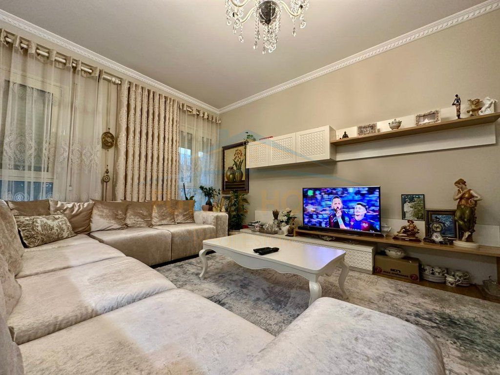 Shitet, Apartament 3+1+2, Liqeni i Thatë, Tiranë.