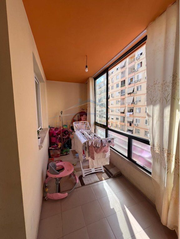 Shitet, Apartament 2+1+2, Unaza e Re, Tiranë.