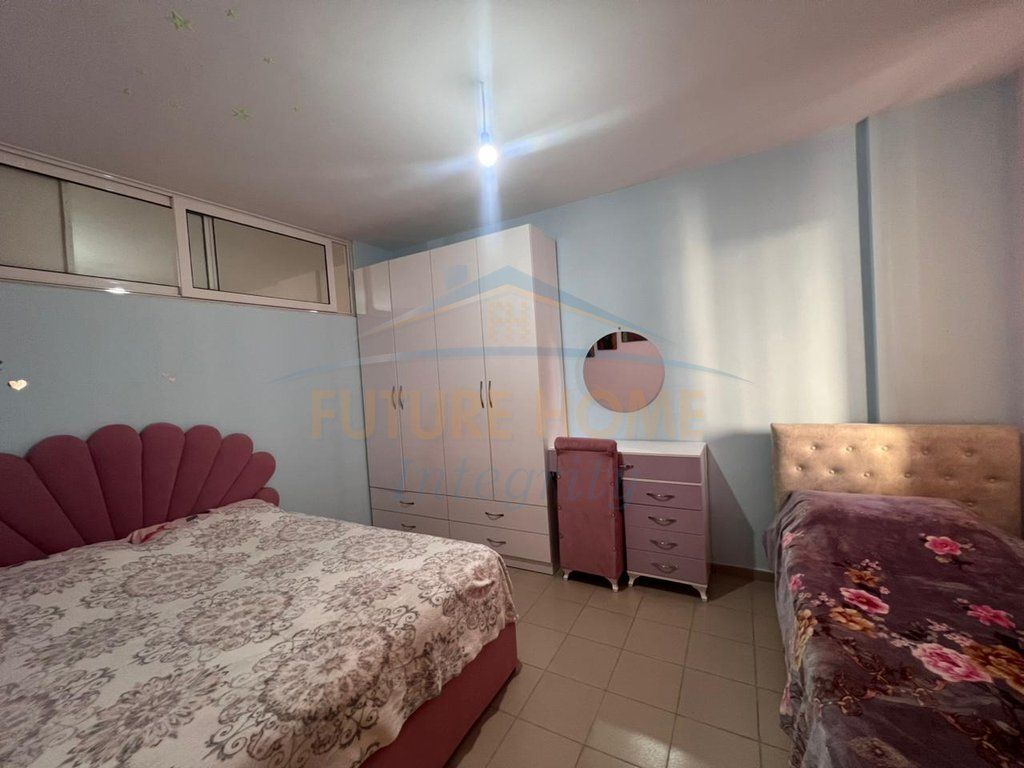 Shitet, Apartament 2+1+2, Unaza e Re, Tiranë.