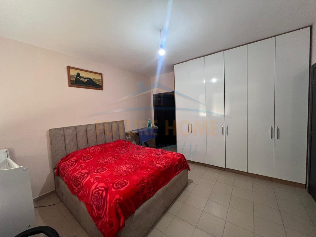 Shitet, Apartament 2+1+2, Unaza e Re, Tiranë.