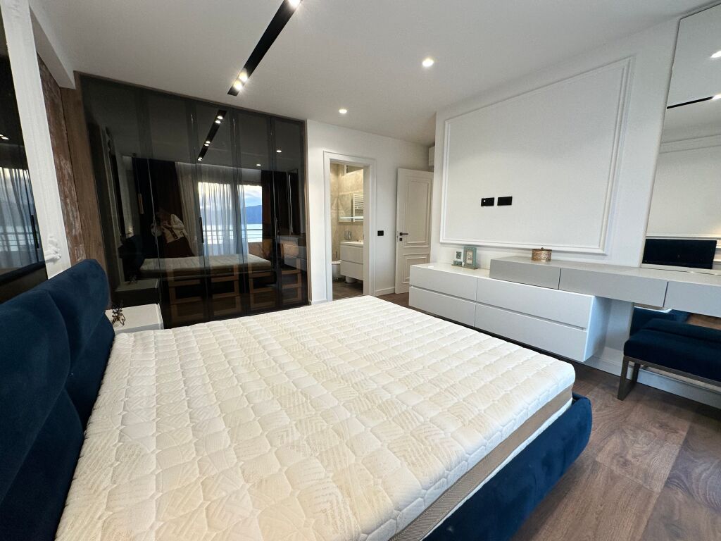 Appartamento con vista mare completa in affitto a lungo termine a Vlora