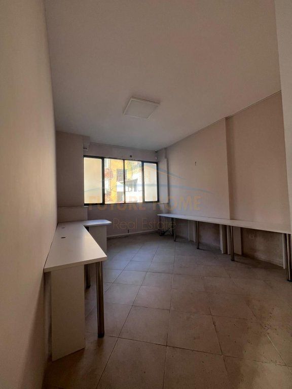 Qera, Ambjent Biznesi, 21 Dhjetori, Tiranë.