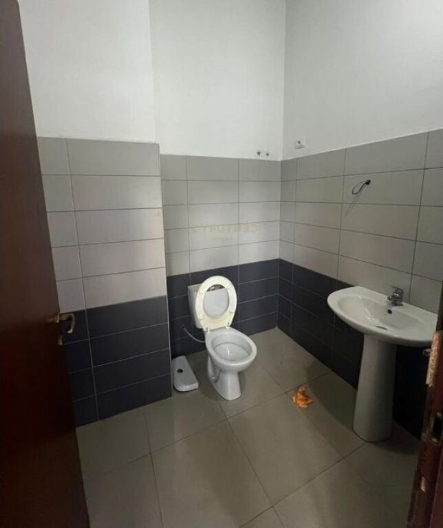 Njesi per qira ne Fresk, mbi Restorant Fresku