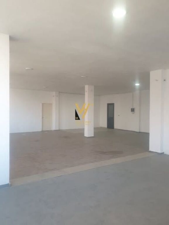 JEPET ZYRE 170 M2 ME QERA NE ASTIR 60.000 LEKE