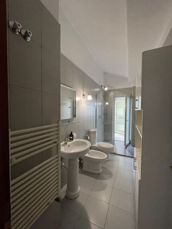 Penthouse for rent with a view of the Tirana lake at the dry lake