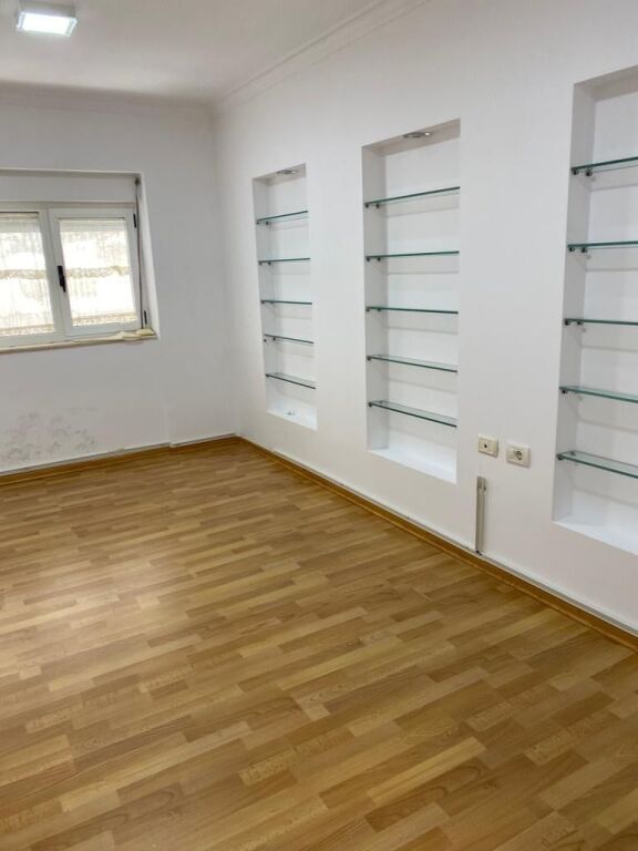 Business Premises, Center!