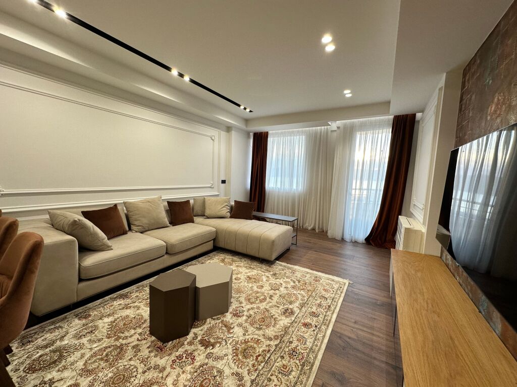 Appartamento con vista mare completa in affitto a lungo termine a Vlora