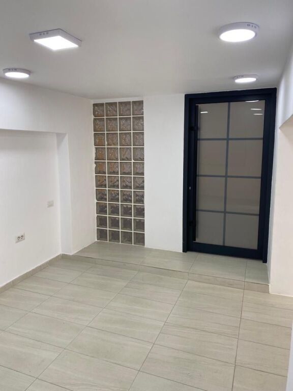 Business Premises, Center!