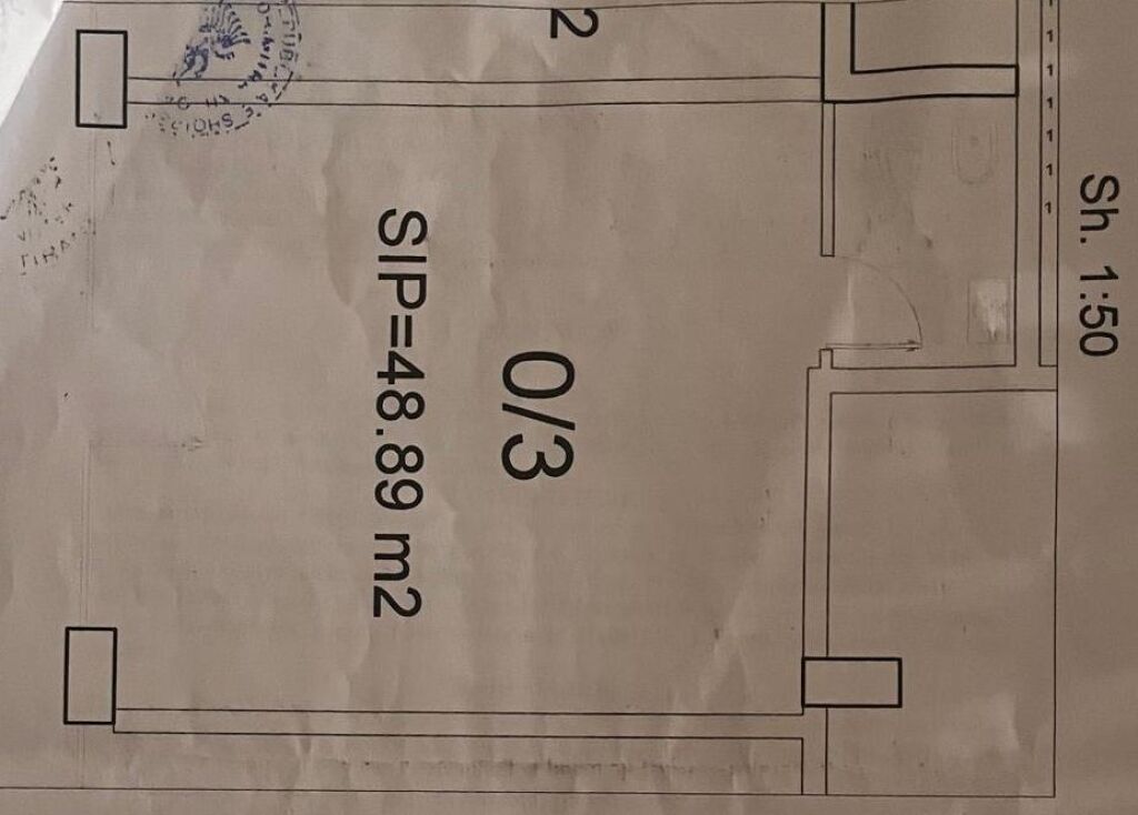 Shitet ambient komercial i pozicionuar vetëm 400 metra larg Terminalit të Autobusave të Jugut dhe Veriut  88000€