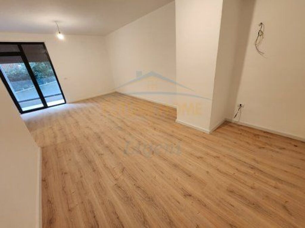 Vendita, Appartamento 1+1, Giardino Zoologico, Tirana