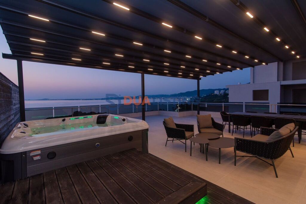 Vendiamo Penthouse Iconico con Veranda Panoramica, Vlore Vita di Lusso sopra il Nostro Mare, Vlore