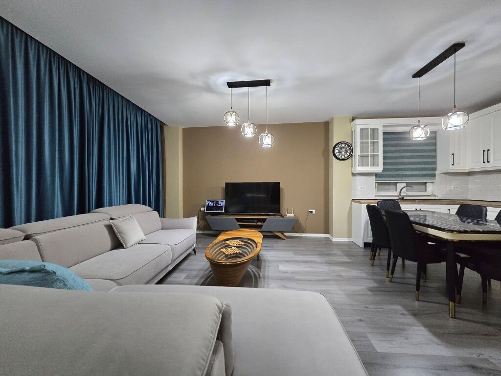 Jepet me Qera Apartament i Ri Vile   Kati i pare