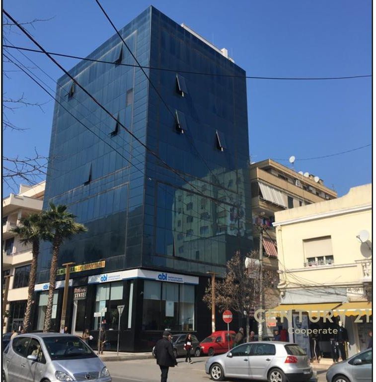 VENDIAMO SPAZIO COMMERCIALE - BAR/LOCALE NEL CENTRO DI DURAZZO, NEL CENTRO BUSINESS "RADESSA"