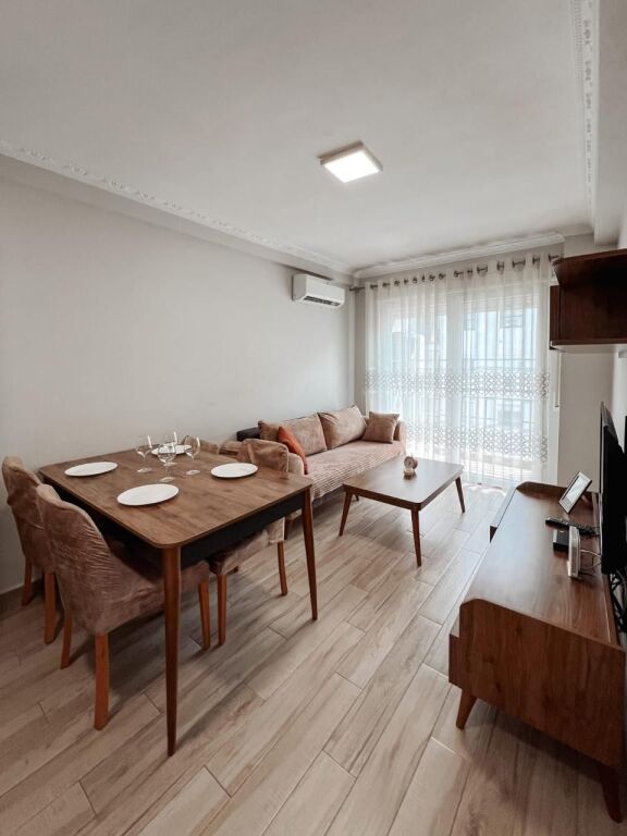 Medreseja, jepet me qira super apartment 1+1! 500 Euro
