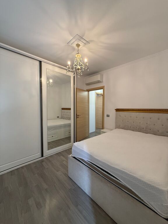 Jepet me qira apartament 2+1+2 tower bridge